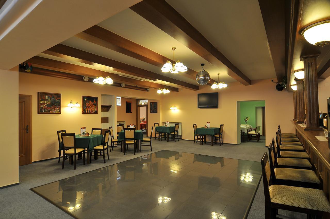 Hotel Manes Svratka Buitenkant foto