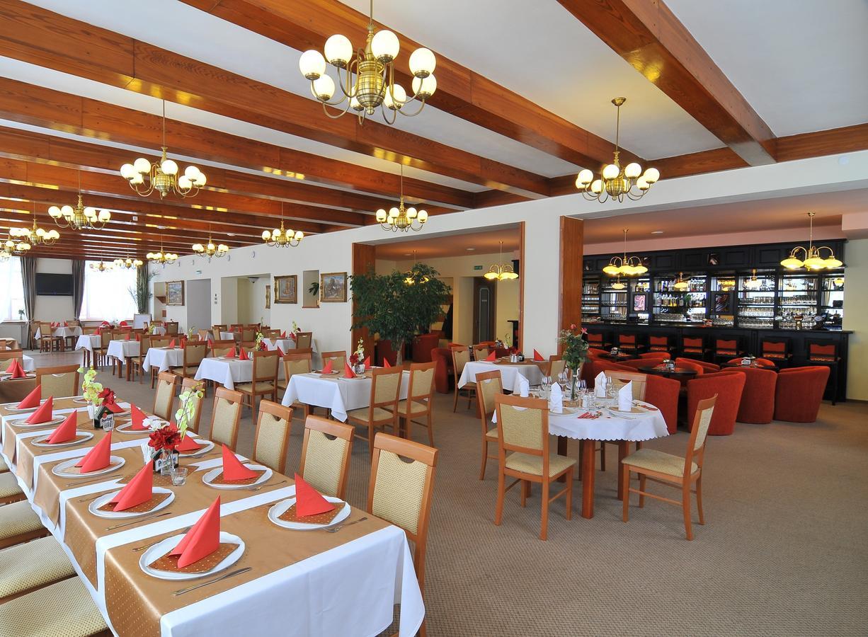 Hotel Manes Svratka Buitenkant foto