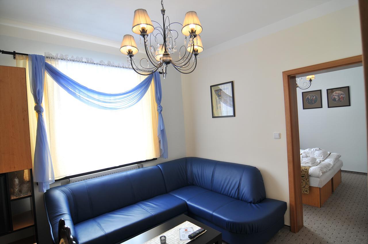 Hotel Manes Svratka Buitenkant foto