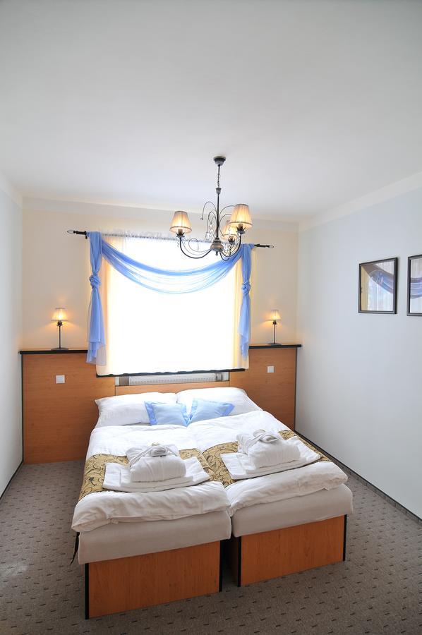 Hotel Manes Svratka Buitenkant foto