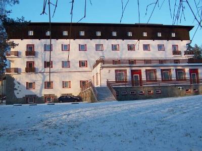 Hotel Manes Svratka Buitenkant foto